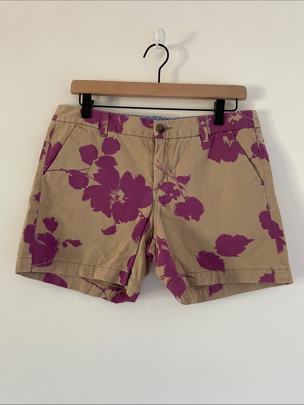 Tan Khaki Shorts with Purple Floral Pattern 100% Cotton Women’s 8